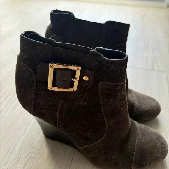 TORY BURCH "ADRIENNE" WOMEN'S BROWN SUEDE WEDGE ANKLE BOOTS SIZE 6 - Picture 3 of 12